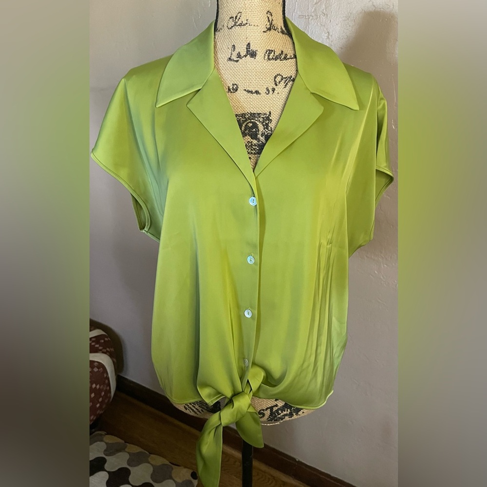 Rachel Zoe Olive Button-Down tie front Shirt. Size L